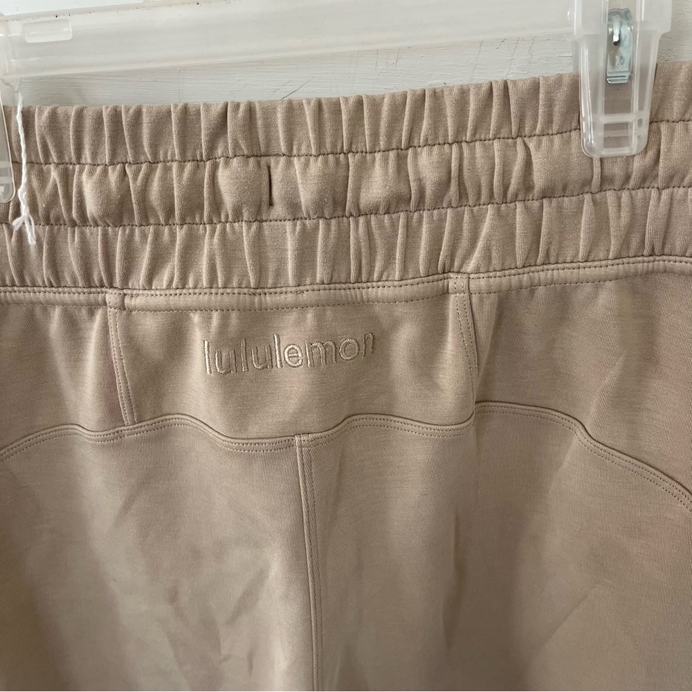 Lululemon Athletica Women's 4 Athletic Shorts. - Picture 4 of 7